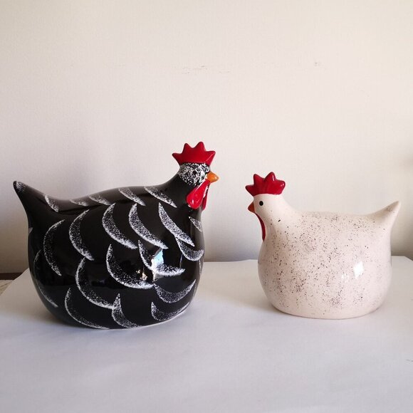 La Dolce Vita Hen House Collection Farmhouse Chubby Ceramic Chicken Set - Picture 1 of 7
